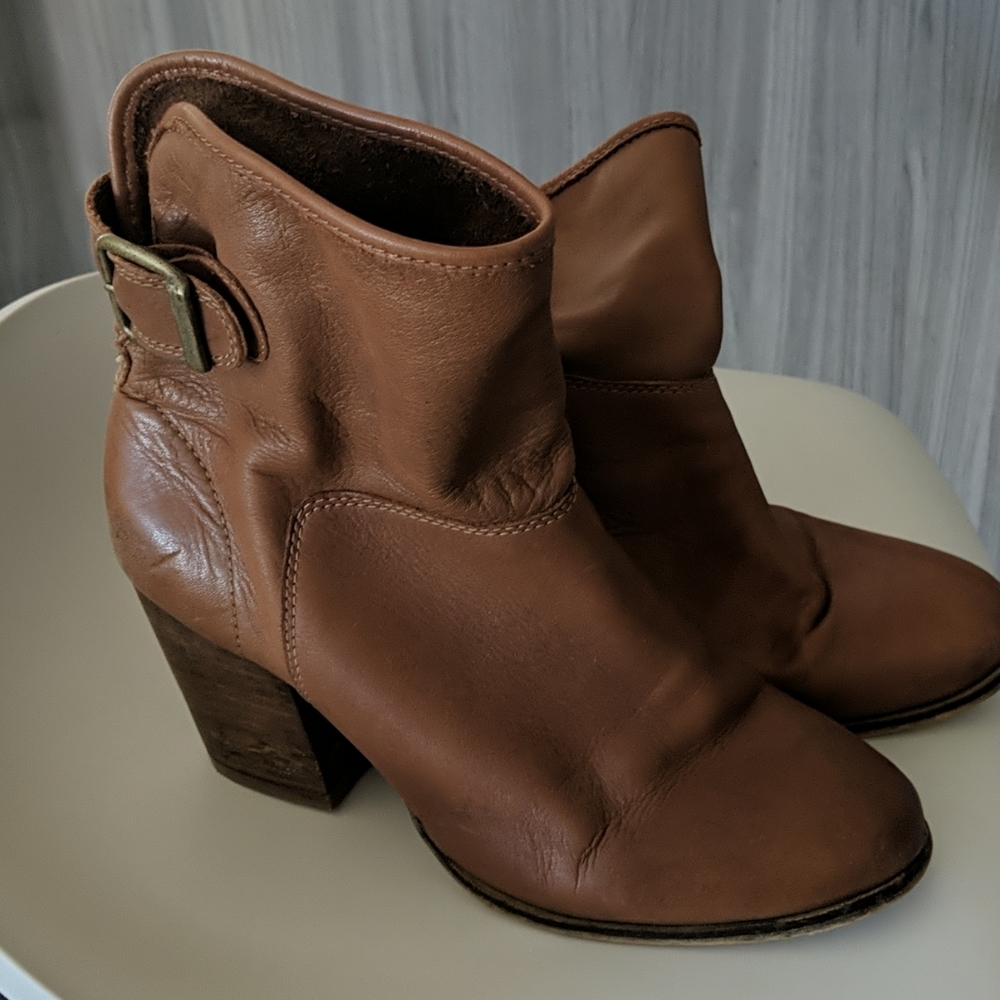 Le Chateau Beige Ankle Boots
